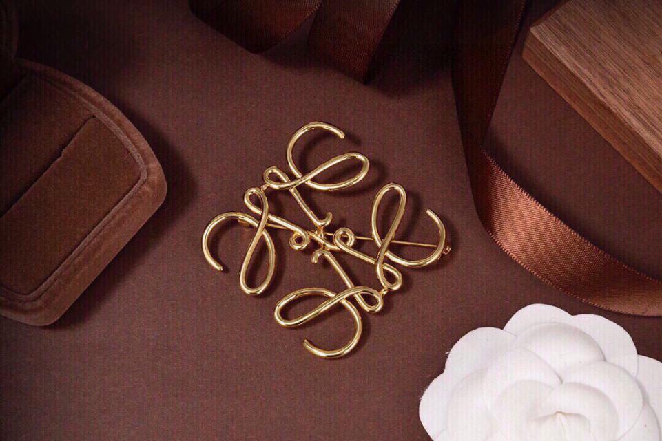 réplica,joyas,joyería,1:1,replica,fake,lujo,barato broche con logo de LOEW