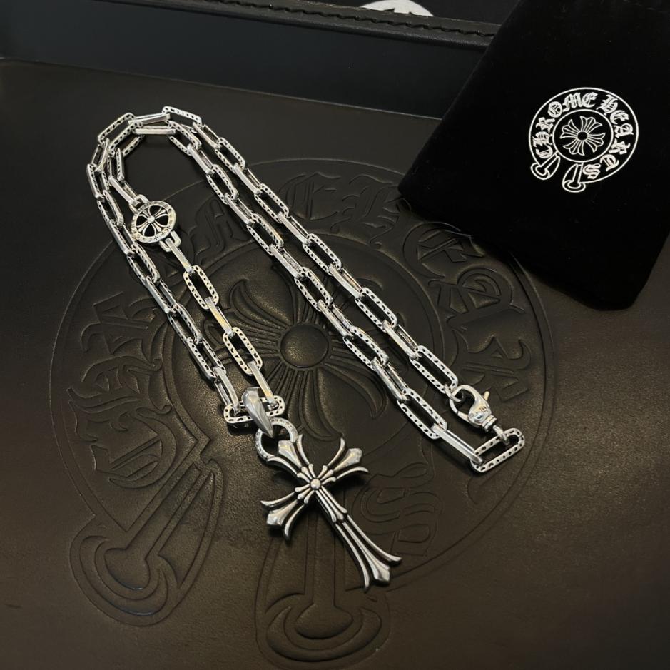 réplica,joyas,joyería,1:1,replica,fake,lujo,barato réplica,joyas,joyería,1:1,replica,fake,lujo,barato Collar con letras grandes y círculo cruzado vintage con corazones cromados