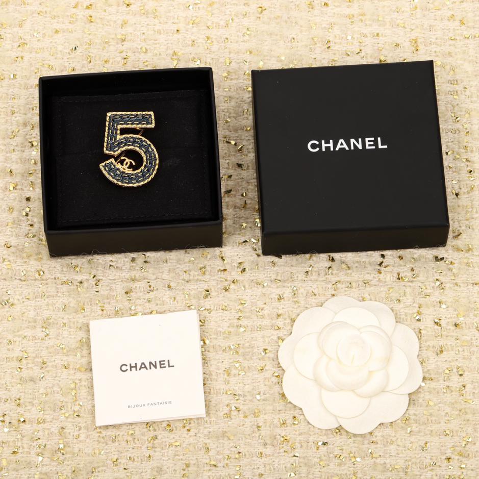 réplica,joyas,joyería,1:1,replica,fake,lujo,barato réplica,joyas,joyería,1:1,replica,fake,lujo,barato Broche Chanel de 5 letras azul denim