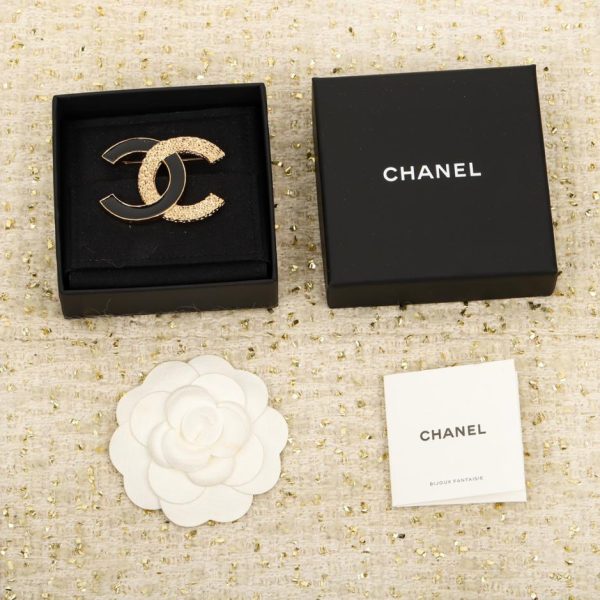 réplica,joyas,joyería,1:1,replica,fake,lujo,barato Broche Chanel con cadena y diamantes con doble C
