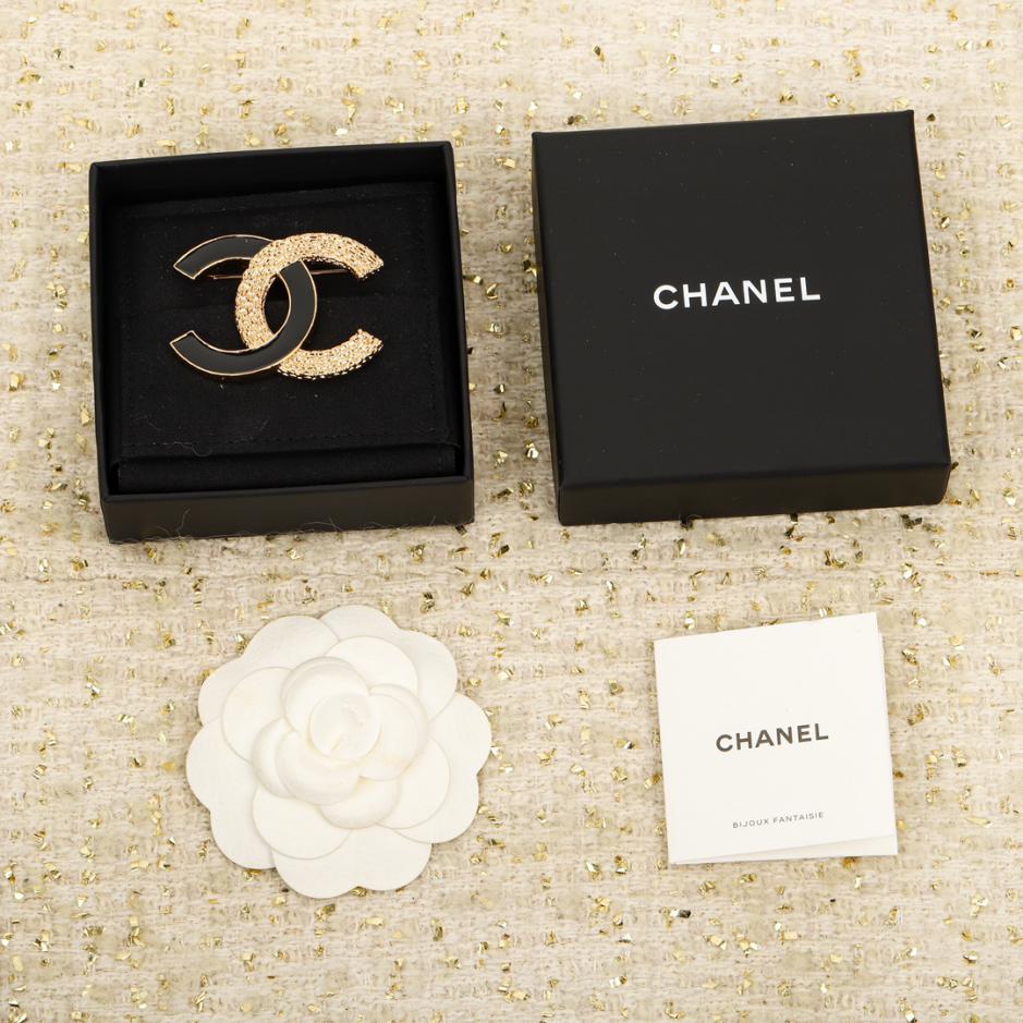 réplica,joyas,joyería,1:1,replica,fake,lujo,barato réplica,joyas,joyería,1:1,replica,fake,lujo,barato Broche Chanel en relieve de oro esmaltado negro