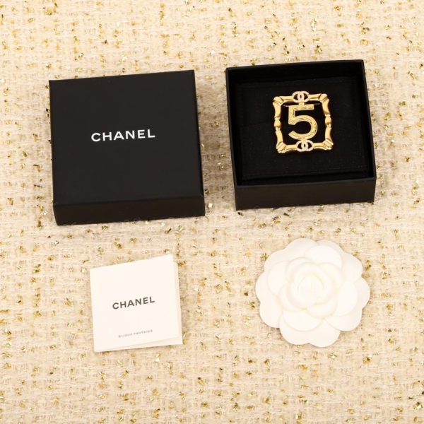 réplica,joyas,joyería,1:1,replica,fake,lujo,barato Broche hueco cuadrado de 5 palabras Chanel