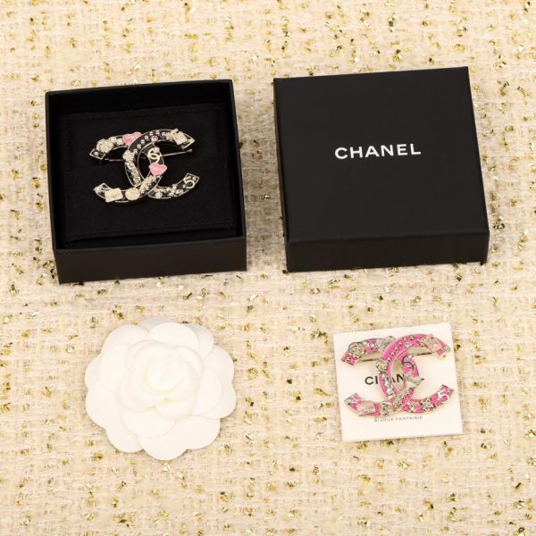 réplica,joyas,joyería,1:1,replica,fake,lujo,barato Broche Chanel con doble C esmaltada