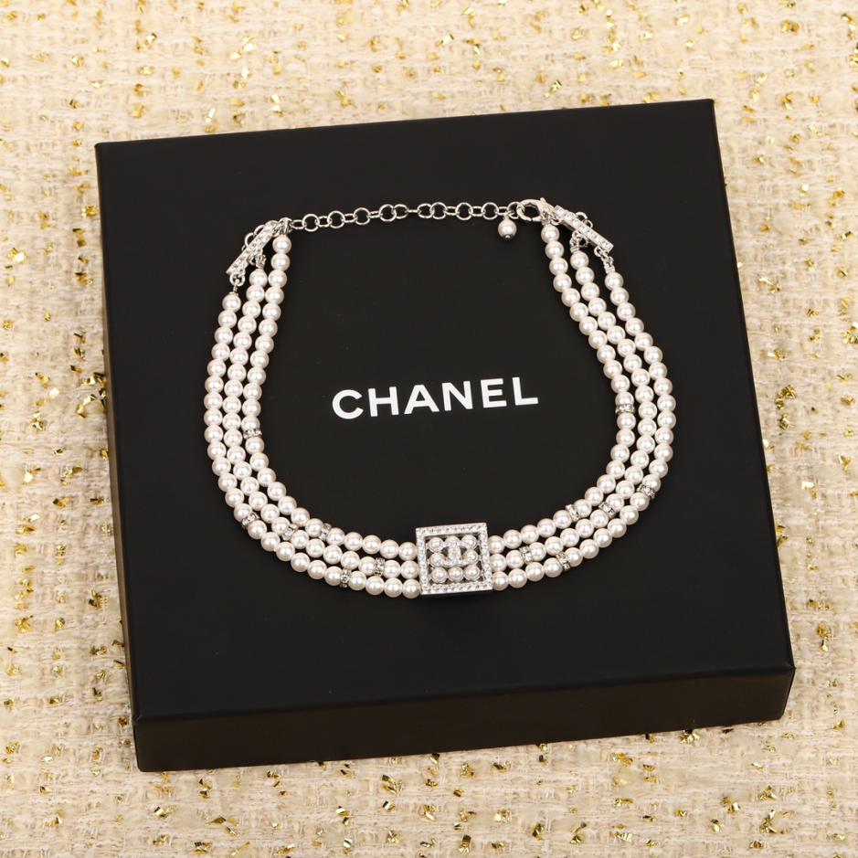 réplica,joyas,joyería,1:1,replica,fake,lujo,barato réplica,joyas,joyería,1:1,replica,fake,lujo,barato Gargantilla cuadrada Chanel con triple perla