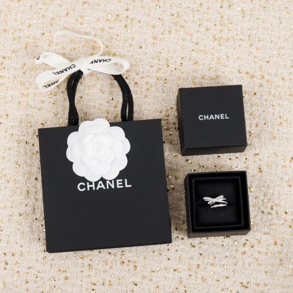 réplica,joyas,joyería,1:1,replica,fake,lujo,barato Anillo Chanel mediano con diamantes.