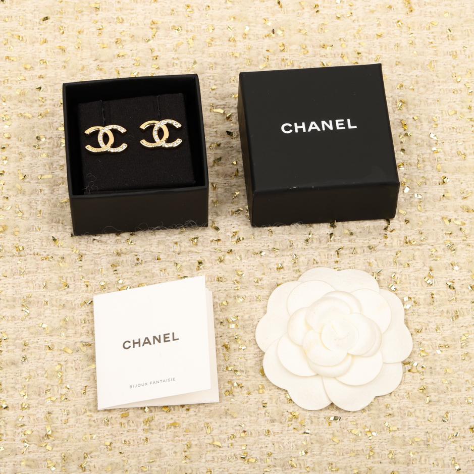réplica,joyas,joyería,1:1,replica,fake,lujo,barato réplica,joyas,joyería,1:1,replica,fake,lujo,barato Pendientes de medio diamante con letra doble c de Chanel