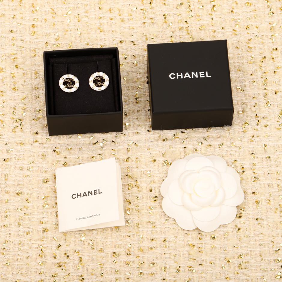 réplica,joyas,joyería,1:1,replica,fake,lujo,barato réplica,joyas,joyería,1:1,replica,fake,lujo,barato Pendientes Chanel doble C en blanco y negro