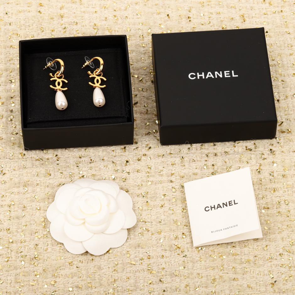 réplica,joyas,joyería,1:1,replica,fake,lujo,barato réplica,joyas,joyería,1:1,replica,fake,lujo,barato Pendientes Chanel con doble C y perlas
