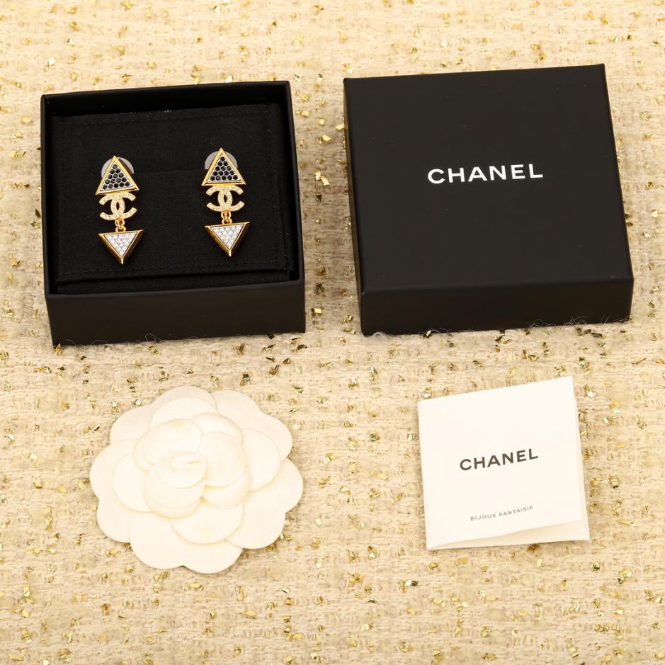 réplica,joyas,joyería,1:1,replica,fake,lujo,barato réplica,joyas,joyería,1:1,replica,fake,lujo,barato Pendientes de diamantes blancos y negros con triángulo doble c de Chanel