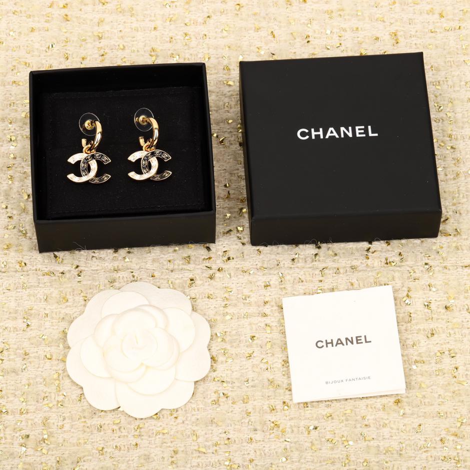 réplica,joyas,joyería,1:1,replica,fake,lujo,barato réplica,joyas,joyería,1:1,replica,fake,lujo,barato Pendientes Chanel doble C en blanco y negro