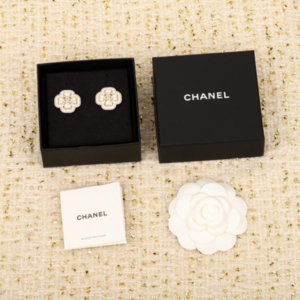 réplica,joyas,joyería,1:1,replica,fake,lujo,barato Pendientes Chanel con trébol de cuatro hojas y perlas de amor rodeadas de diamantes con doble C