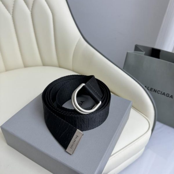 réplica,joyas,joyería,1:1,replica,fake,lujo,barato Las nuevas correas de Balenciaga