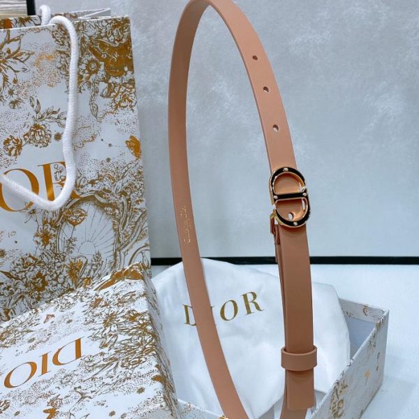 réplica,joyas,joyería,1:1,replica,fake,lujo,barato El nuevo modelo masculino de Dior mide 3,5 cm de ancho