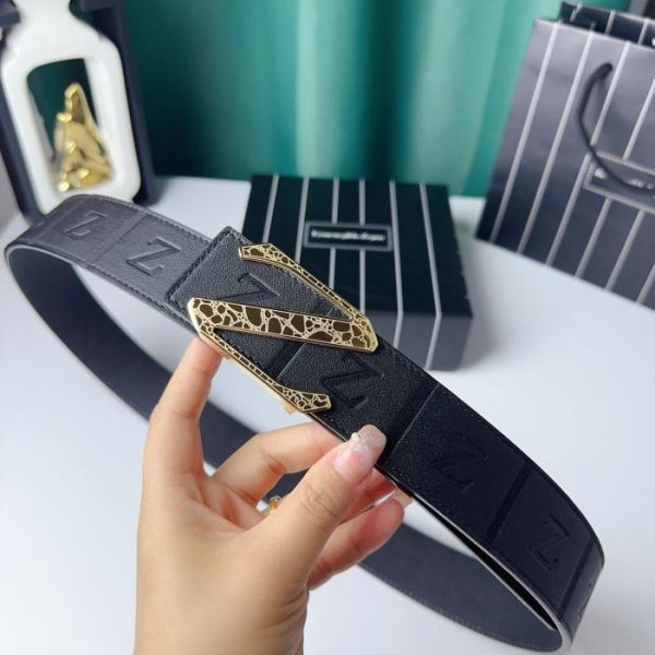 réplica,joyas,joyería,1:1,replica,fake,lujo,barato La hebilla Zegna es reversible.