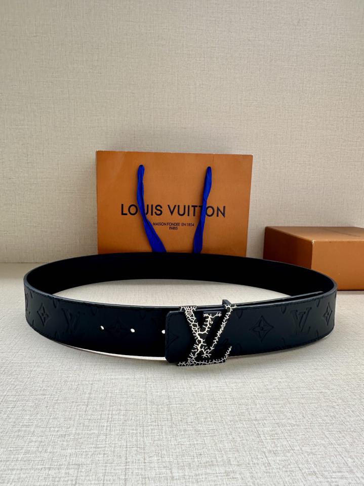 réplica,joyas,joyería,1:1,replica,fake,lujo,barato réplica,joyas,joyería,1:1,replica,fake,lujo,barato LOUIS VUITTON Initiales double-sided belt