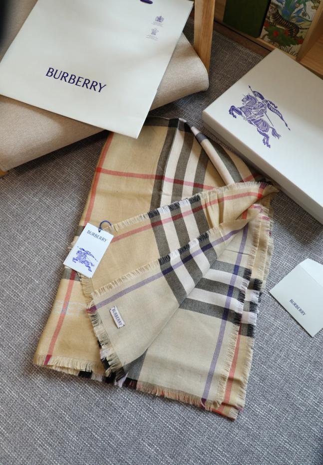 réplica,joyas,joyería,1:1,replica,fake,lujo,barato réplica,joyas,joyería,1:1,replica,fake,lujo,barato Burberry chal fino a cuadros de doble cara