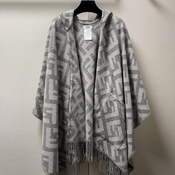 réplica,joyas,joyería,1:1,replica,fake,lujo,barato Capa con capucha de edición limitada Fendi