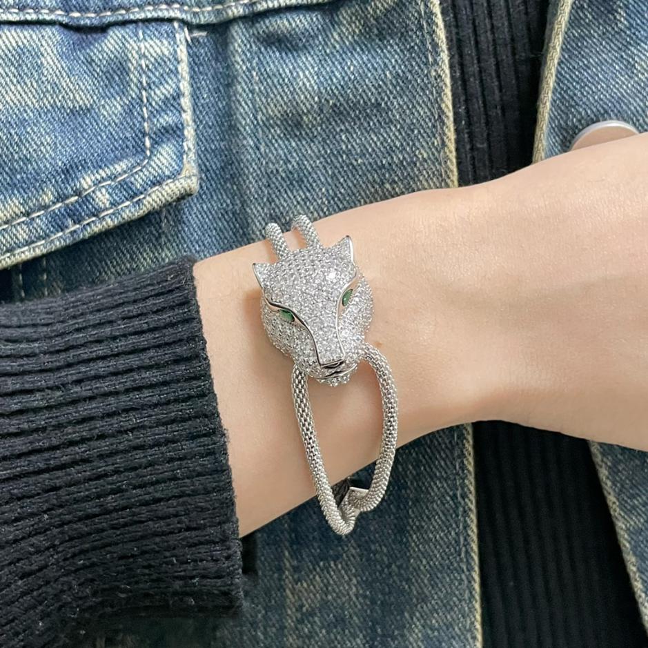 réplica,joyas,joyería,1:1,replica,fake,lujo,barato réplica,joyas,joyería,1:1,replica,fake,lujo,barato pulsera Cartier con cabeza de leopardo
