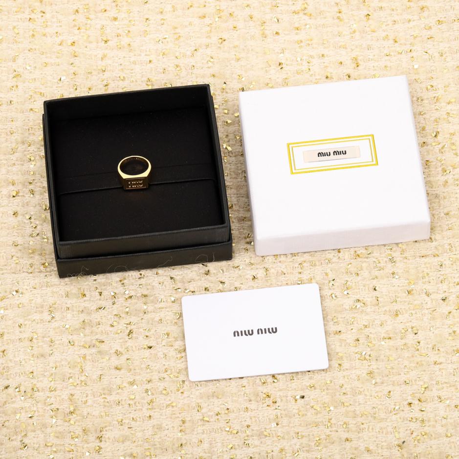 réplica,joyas,joyería,1:1,replica,fake,lujo,barato réplica,joyas,joyería,1:1,replica,fake,lujo,barato Anillo cuadrado Miu Miu