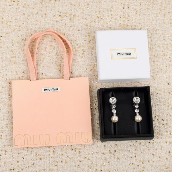 réplica,joyas,joyería,1:1,replica,fake,lujo,barato Estilo clip de oreja Miu Miu