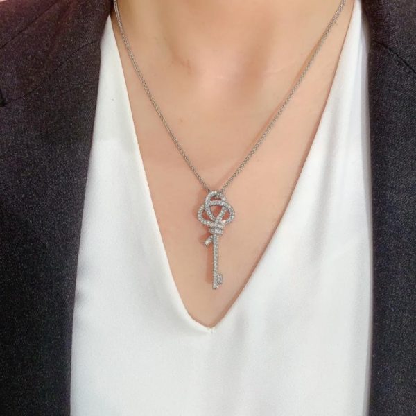 réplica,joyas,joyería,1:1,replica,fake,lujo,barato Collar con llave con nudo en T y diamantes completos de Tiffany