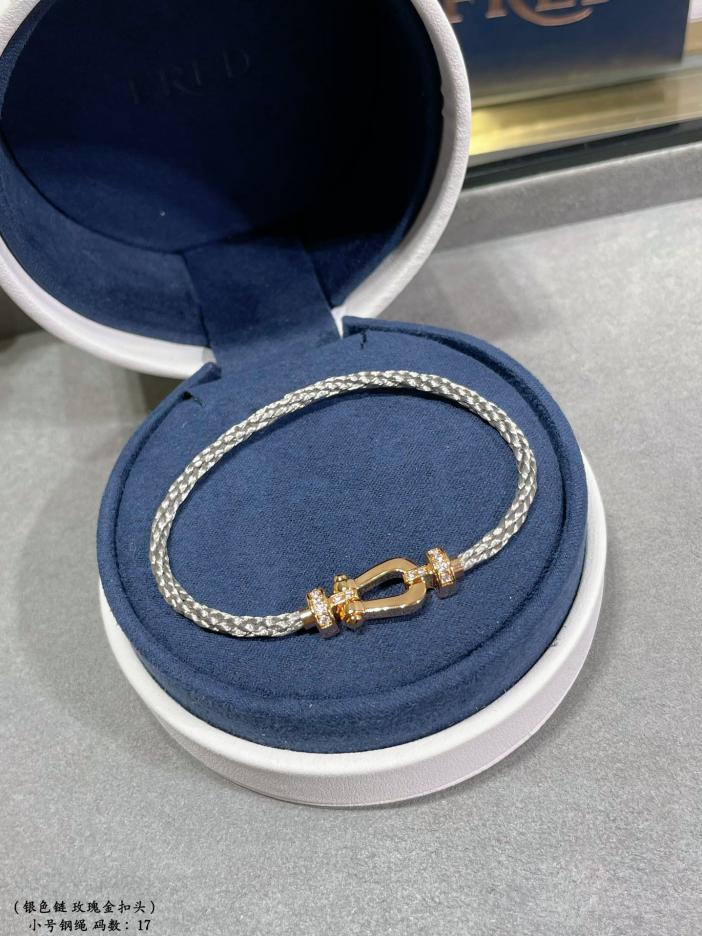 réplica,joyas,joyería,1:1,replica,fake,lujo,barato réplica,joyas,joyería,1:1,replica,fake,lujo,barato Pulsera Fred pequeña de cordón de acero con cierre de herradura