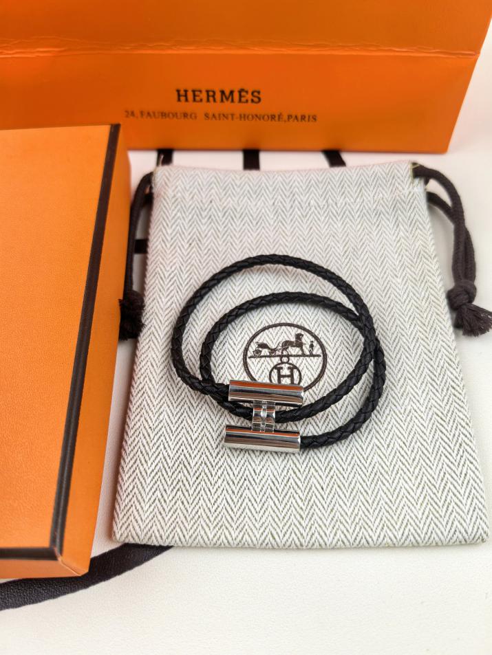 réplica,joyas,joyería,1:1,replica,fake,lujo,barato réplica,joyas,joyería,1:1,replica,fake,lujo,barato Hermes Doble Círculo Plata Brillante H Pulsera de Cuero/Modelo Mejorado