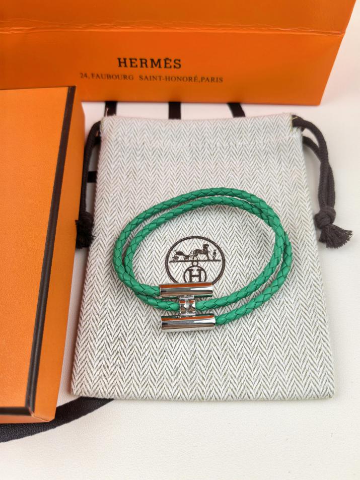 réplica,joyas,joyería,1:1,replica,fake,lujo,barato réplica,joyas,joyería,1:1,replica,fake,lujo,barato Pulsera de cuero H plateada brillante de doble círculo Hermes / modelo mejorado