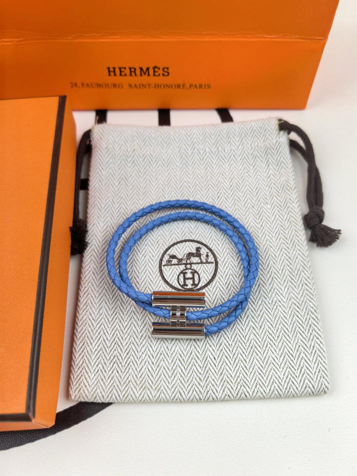 réplica,joyas,joyería,1:1,replica,fake,lujo,barato réplica,joyas,joyería,1:1,replica,fake,lujo,barato Pulsera de cuero H plateada brillante de doble círculo Hermes / modelo mejorado