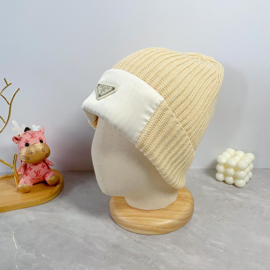 réplica,joyas,joyería,1:1,replica,fake,lujo,barato réplica,joyas,joyería,1:1,replica,fake,lujo,barato Gorro con orejas de punto de otoño e invierno de Prada.