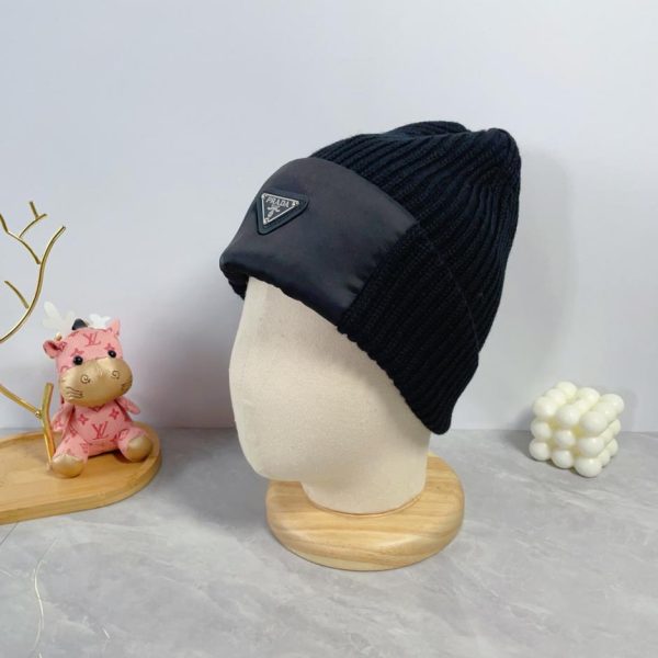 réplica,joyas,joyería,1:1,replica,fake,lujo,barato Gorro con orejas de punto de otoño e invierno de Prada.