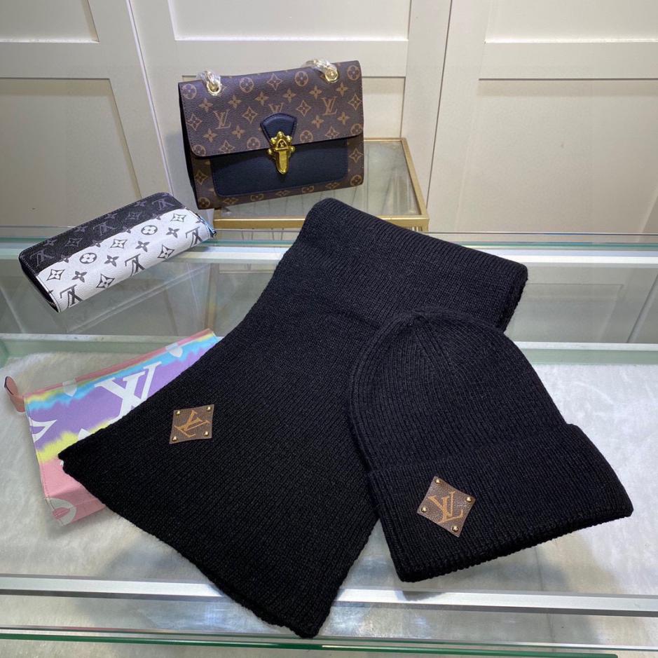 réplica,joyas,joyería,1:1,replica,fake,lujo,barato réplica,joyas,joyería,1:1,replica,fake,lujo,barato Conjunto clásico de gorro y bufanda de Louis Vuitton.