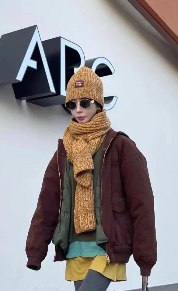réplica,joyas,joyería,1:1,replica,fake,lujo,barato réplica,joyas,joyería,1:1,replica,fake,lujo,barato MiuMiu nuevo traje clásico sombrero bufanda