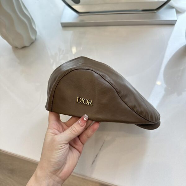 réplica,joyas,joyería,1:1,replica,fake,lujo,barato La nueva boina delantera de cuero de lichi de DIOR
