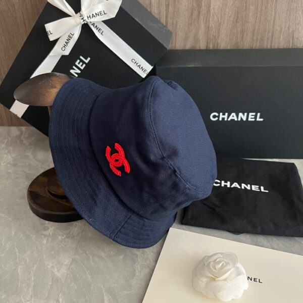 réplica,joyas,joyería,1:1,replica,fake,lujo,barato Chanel con exquisito sombrero bordado con diseño de pedrería.