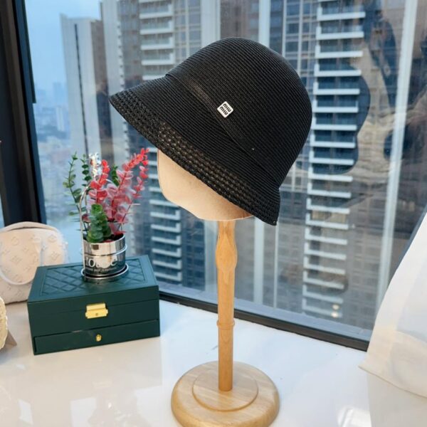 réplica,joyas,joyería,1:1,replica,fake,lujo,barato MiuMiu primavera y verano nuevo sombrero de cubo para el sol irregular trenzado fino