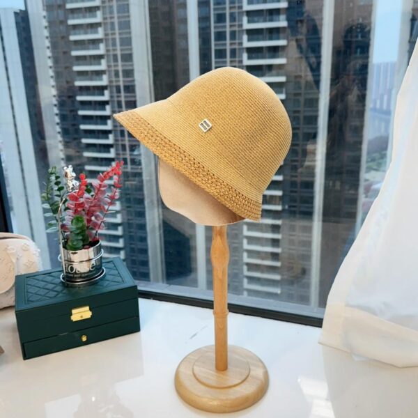 réplica,joyas,joyería,1:1,replica,fake,lujo,barato MiuMiu primavera y verano nuevo sombrero de cubo para el sol irregular trenzado fino