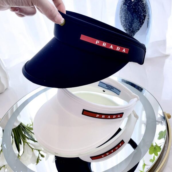 réplica,joyas,joyería,1:1,replica,fake,lujo,barato El nuevo sombrero de copa hueco de estilo deportivo de Prada es el mismo para hombres y mujeres