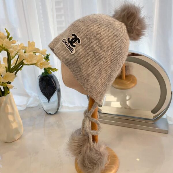 réplica,joyas,joyería,1:1,replica,fake,lujo,barato Gorro con protección para los oídos con bola de piel de otoño e invierno de Chanel.