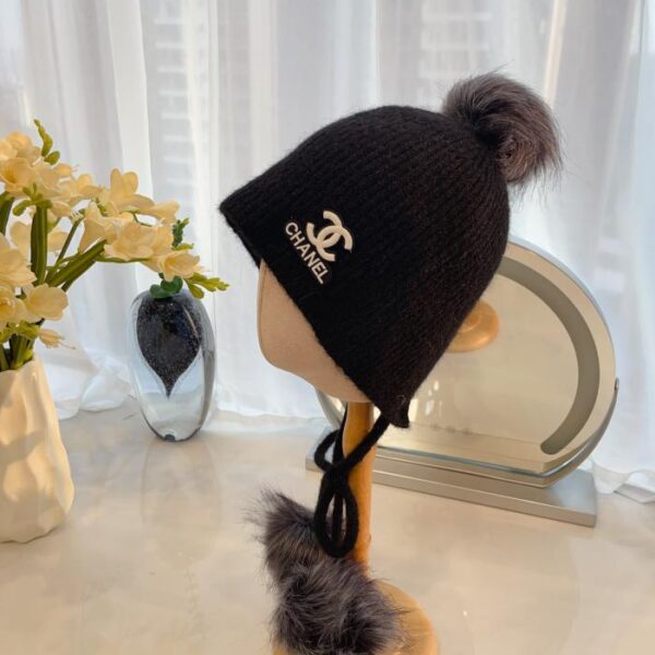 réplica,joyas,joyería,1:1,replica,fake,lujo,barato Gorro con protección para los oídos con bola de piel de otoño e invierno de Chanel.