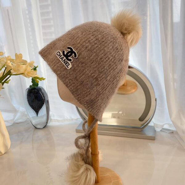 réplica,joyas,joyería,1:1,replica,fake,lujo,barato Gorro con protección para los oídos con bola de piel de otoño e invierno de Chanel.