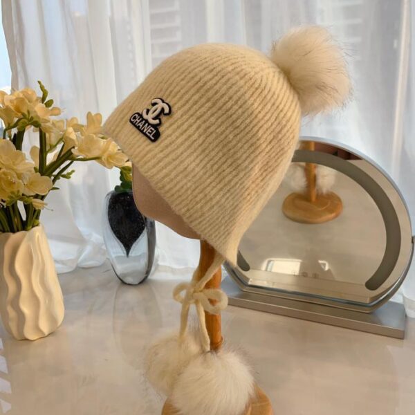 réplica,joyas,joyería,1:1,replica,fake,lujo,barato Gorro con protección para los oídos con bola de piel de otoño e invierno de Chanel.