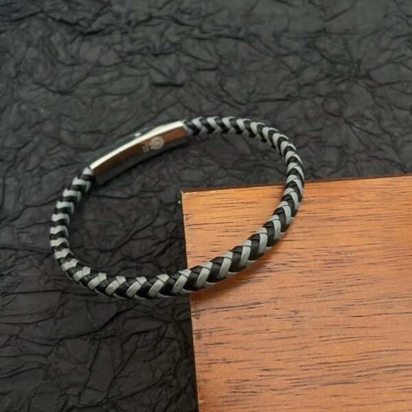 réplica,joyas,joyería,1:1,replica,fake,lujo,barato [Calidad de mostrador] Pulsera de cordón de cuero retro clásica nueva con corazones cromados (E7E4)