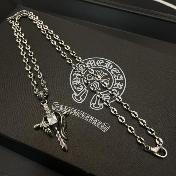 réplica,joyas,joyería,1:1,replica,fake,lujo,barato [Calidad de mostrador] Collar de flores de cinco estrellas con corazones cromados, colgante de espada de flor de ratán (B0B6)