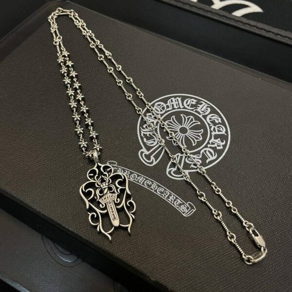 réplica,joyas,joyería,1:1,replica,fake,lujo,barato [Calidad de mostrador] Collar de flores de cinco estrellas con corazones cromados, colgante de espada de flor de ratán (B0B6)