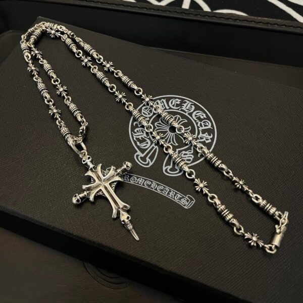 réplica,joyas,joyería,1:1,replica,fake,lujo,barato [Calidad de mostrador] Corazones cromados Nuevo collar clásico retro con cruz de flores y colgante de calavera cruzada (8569)