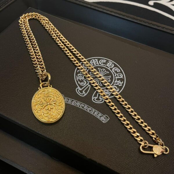 réplica,joyas,joyería,1:1,replica,fake,lujo,barato [Calidad de mostrador] Collar clásico de oro clásico con corazones cromados y colgante de flor con cruz ovalada (522D)