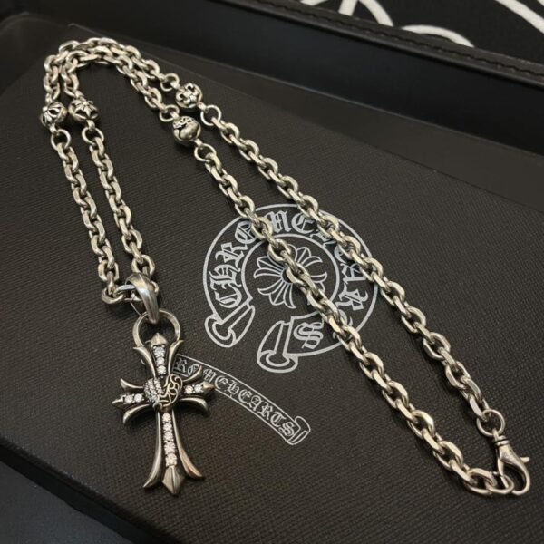 réplica,joyas,joyería,1:1,replica,fake,lujo,barato [Calidad de mostrador] Corazones cromados Nuevo collar clásico retro con forma de cruz y bola de flores Colgante con cruz en forma de corazón (32AF)