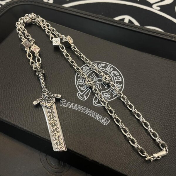 réplica,joyas,joyería,1:1,replica,fake,lujo,barato [Calidad de mostrador] Colgante de espada con collar de dados nuevos de corazones cromados (BD2E)