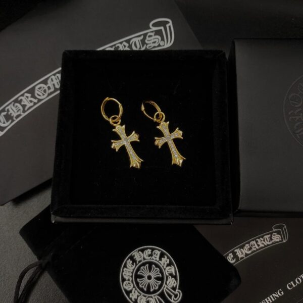 réplica,joyas,joyería,1:1,replica,fake,lujo,barato [Calidad de mostrador] Pendientes de diamantes cruzados retro clásicos nuevos con corazones cromados (44C6)